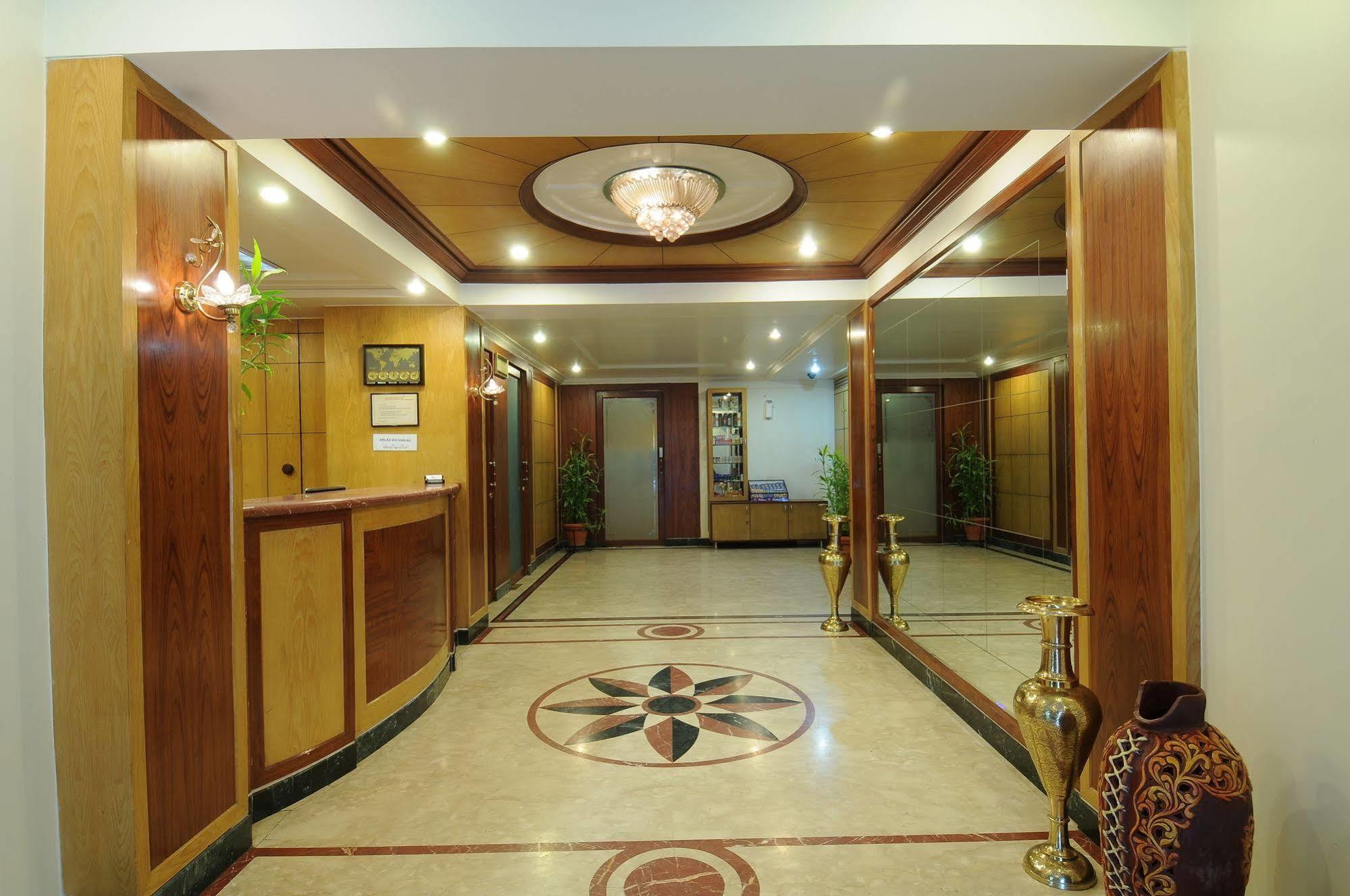 Hotel Crystal 뭄바이 외부 사진